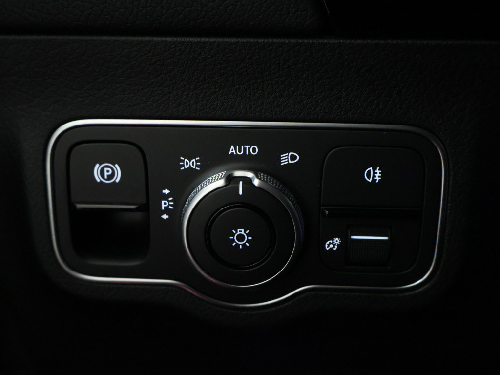 Mercedes-Benz Gla-klasse 250 e face lift plug-in hybride | dodehoek assist 