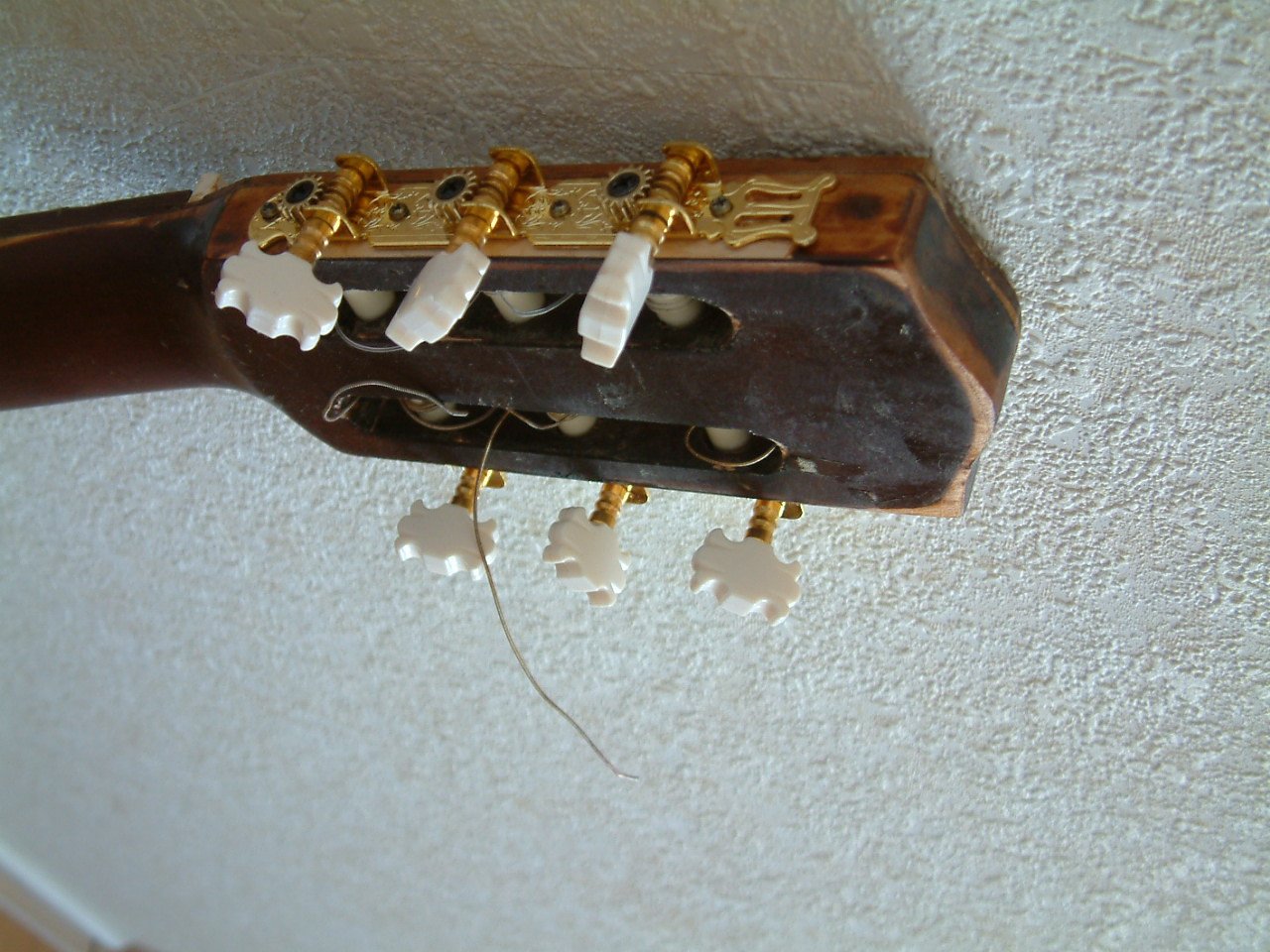 Oudere gitaar met mooie klank  cederhouten bovenblad