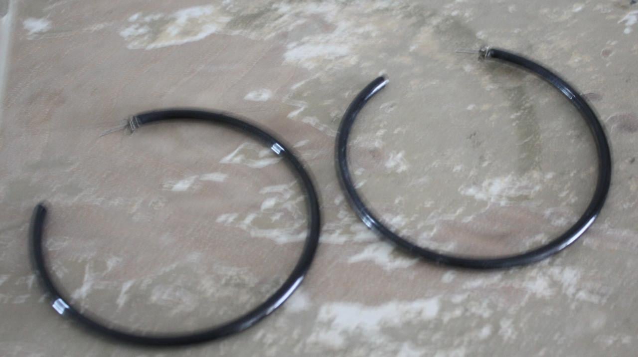 Zwarte grote oorhangers