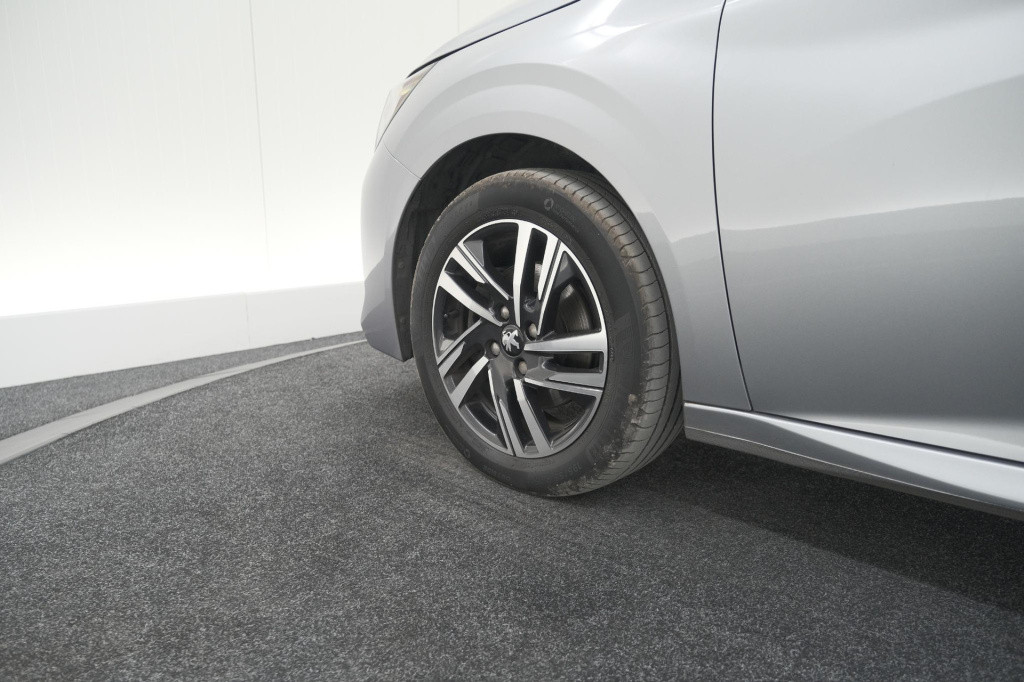 Peugeot 208 puretech 100 allure | camera | navigatie | apple carplay | park