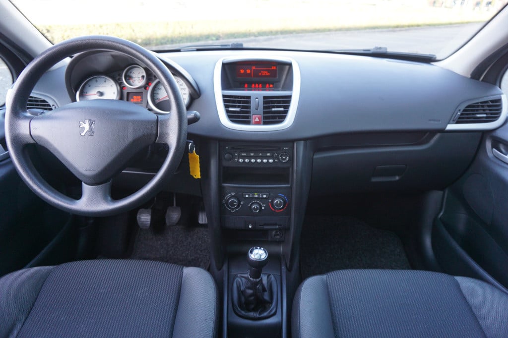 Peugeot 207 1.4 vti sublime airco / elektr. ramen / panoramadak