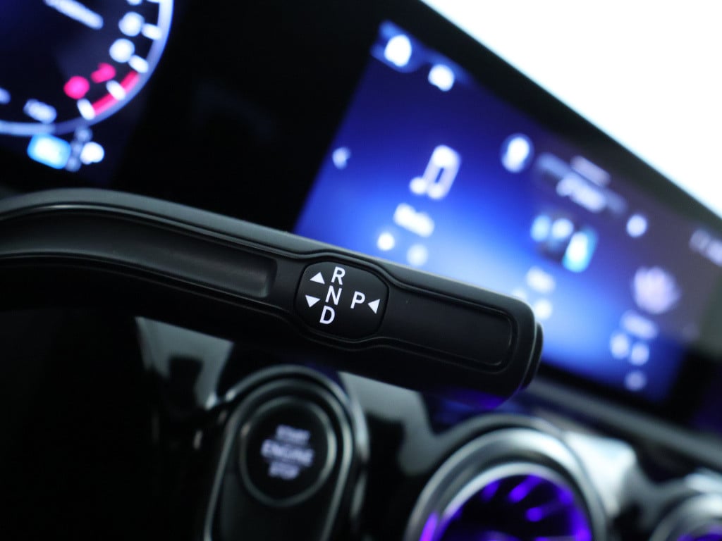 Mercedes-Benz Cla 250 e amg plug-in hybride | dodehoek detector | elektrisc