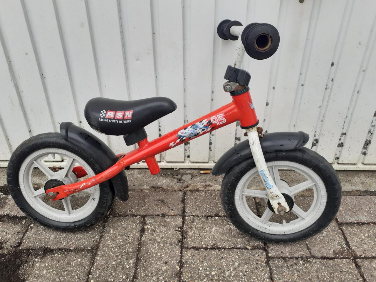 3 x Loopfietsjes 12 inch .....& eentje 4 x 4 inch & met zijwieltjes
