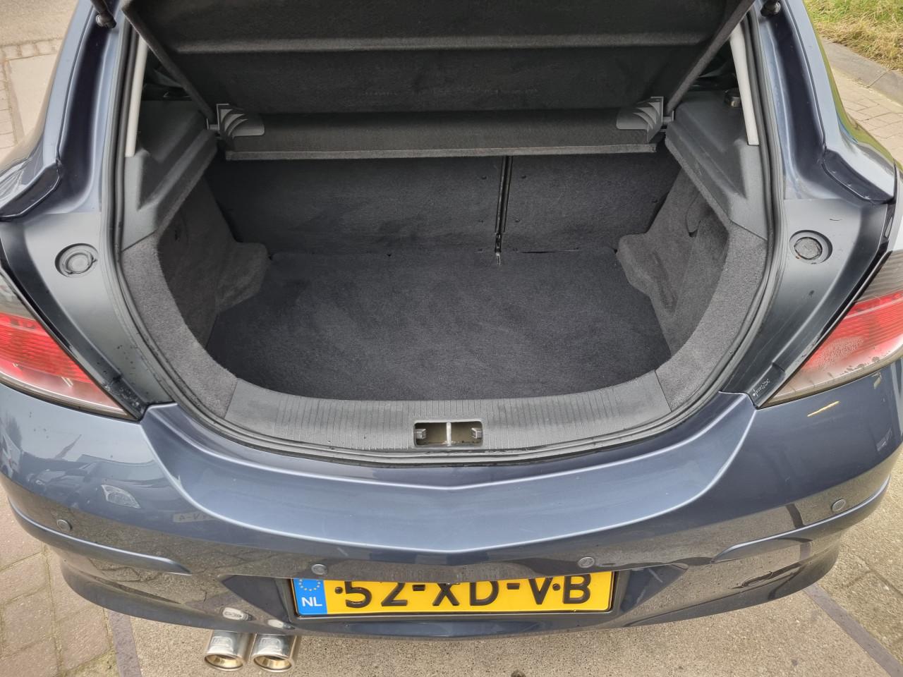 Opel Astra GTC 1.6 Edition