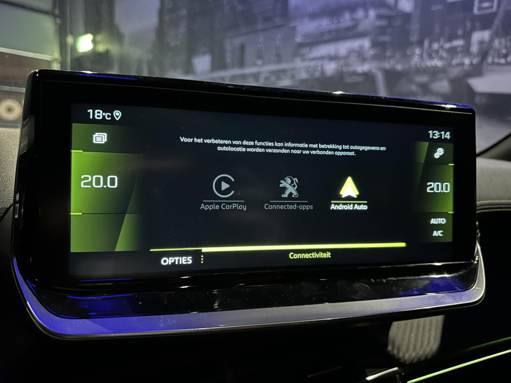 Peugeot 208 1.2 puretech gt *pano*camera*carplay*