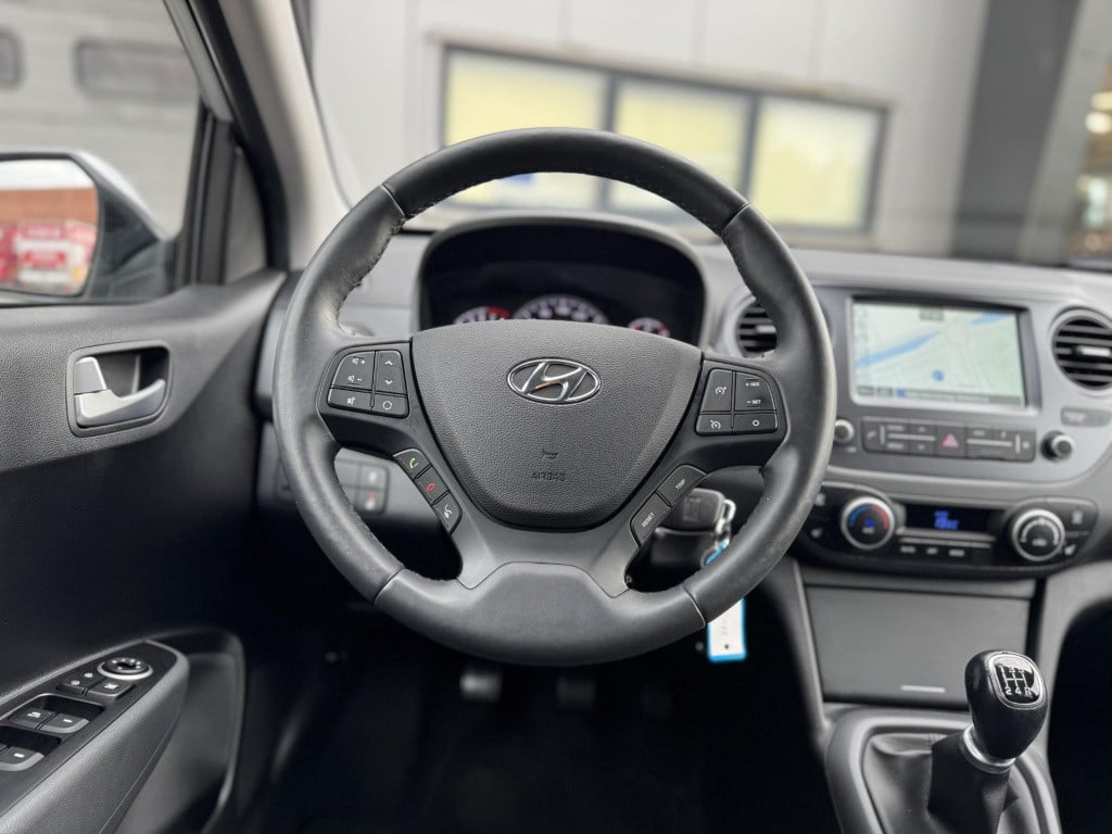 Hyundai I 10 1.0i premium | navigatie | camera | stuur- + stoelverwarming |