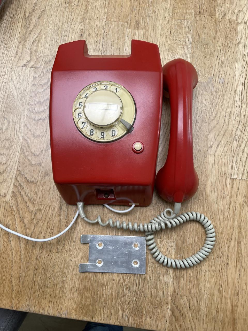Te koop PTT telefoon W65  wandmodel