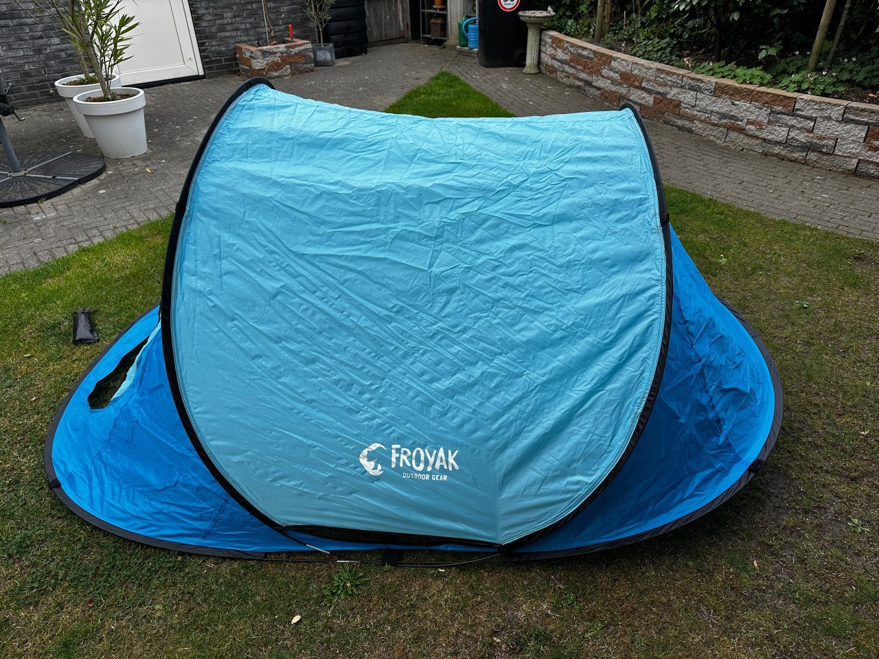 Froyak popup tent