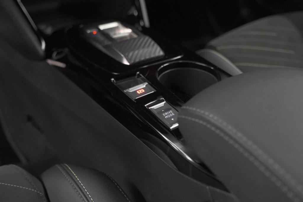 Peugeot 208 1.2 hybrid 145 e-dcs6 gt | alcantara pakket | camera | apple ca