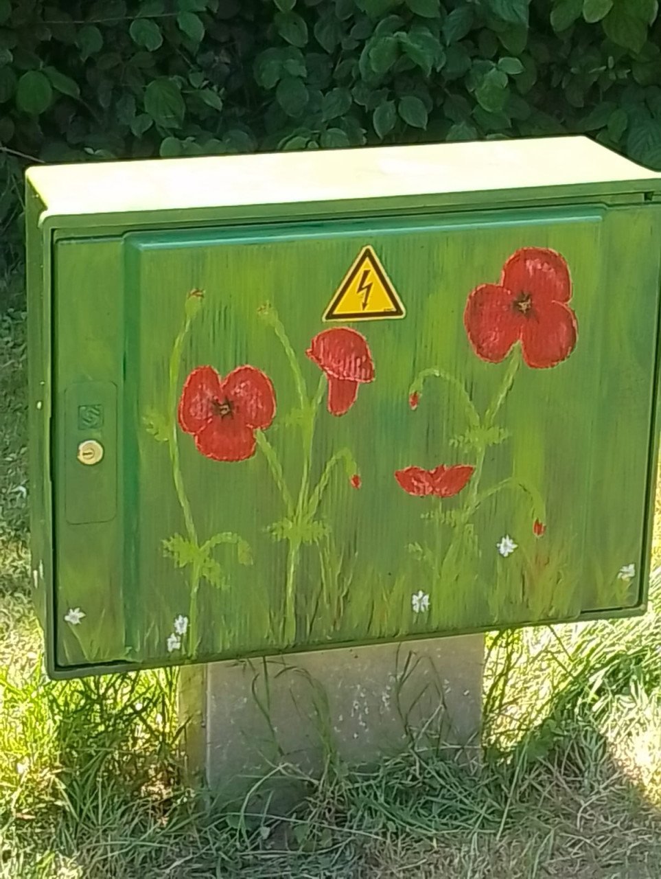 Met de hand beschilderde borden en andere voorwerpen