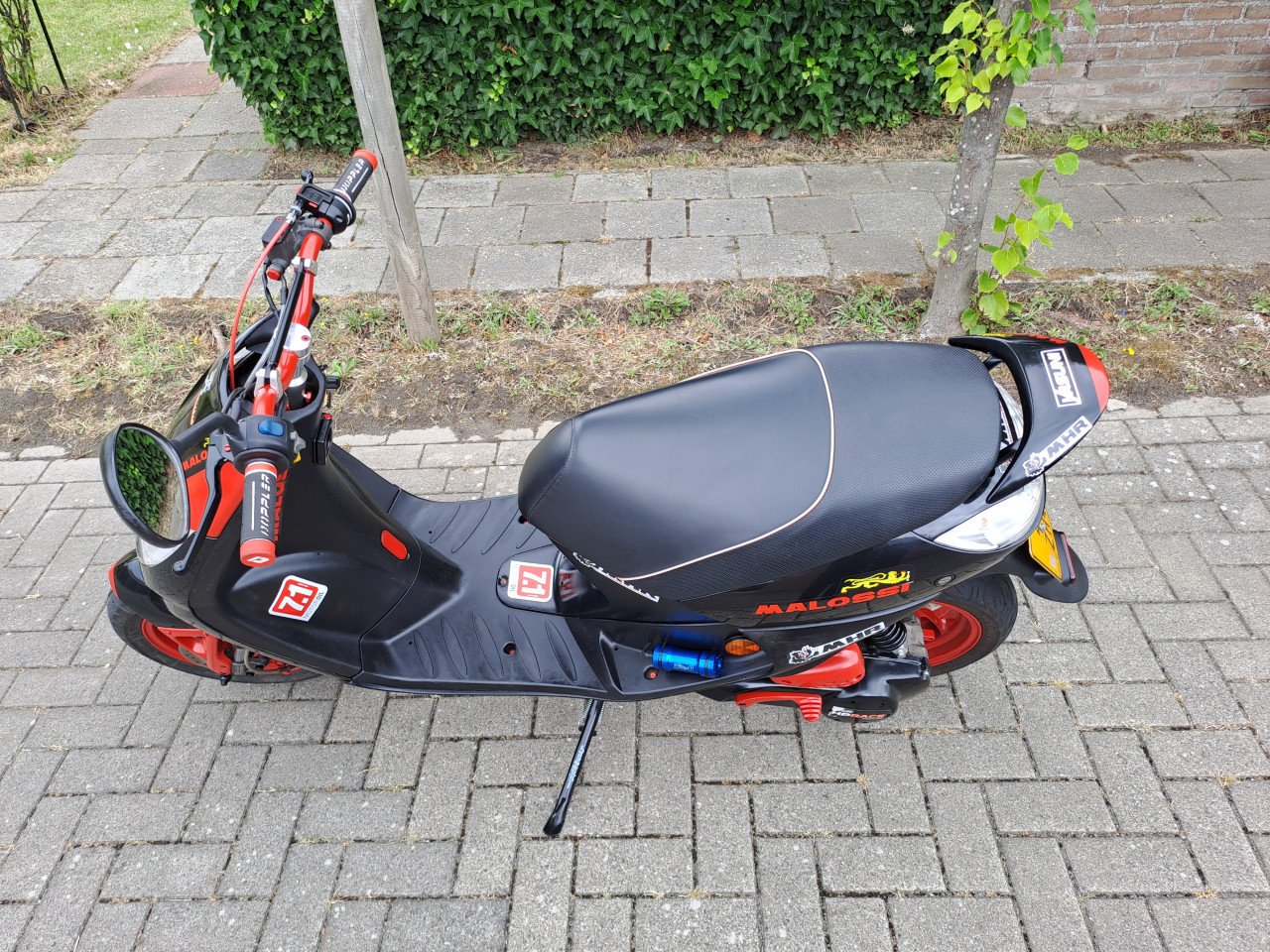 Te koop stoere peugeot vivacity met geel kenteken
