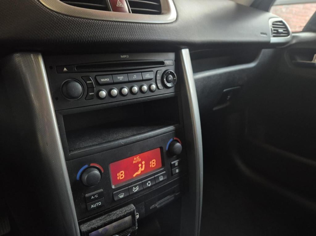Peugeot 207 1.6 vti xs