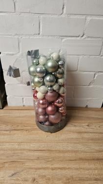 Kerstballen in verschillende kleuren