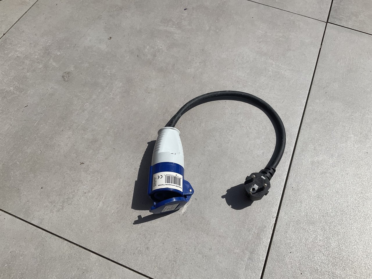 Kabel, stekkerdoos en koppelstuk