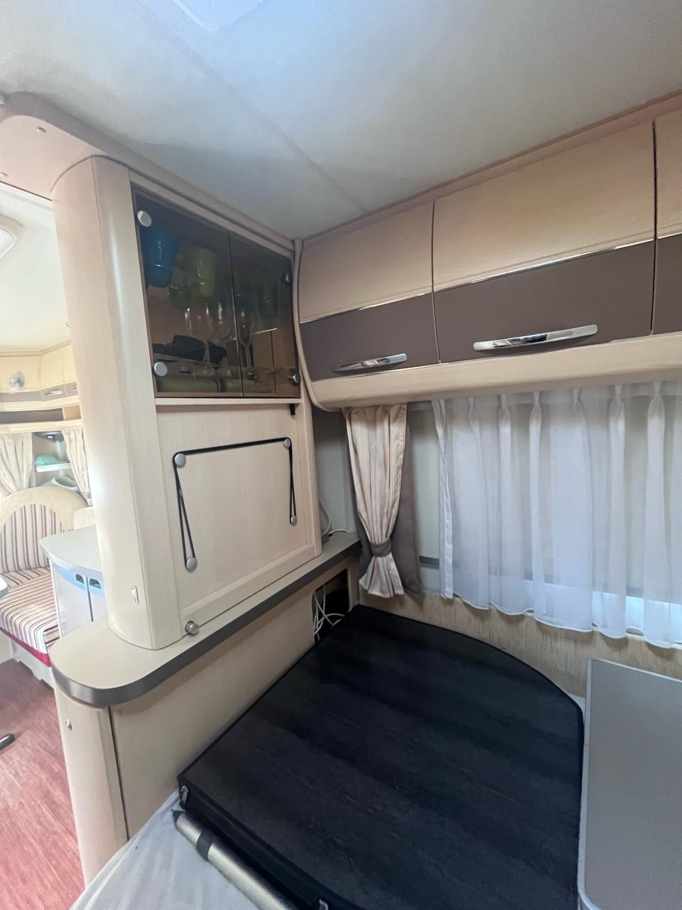 Hobby La Vita 460 ufe met mover airco etc