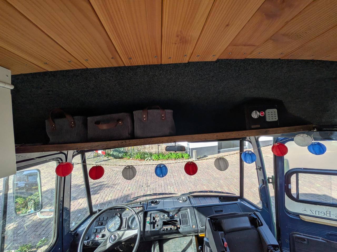Mercedes 407d belastingvrij. Buscamper