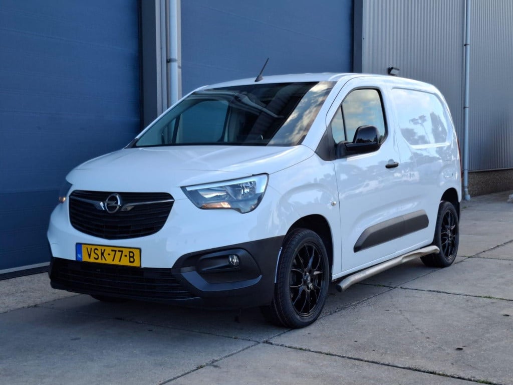 Opel Combo 1.5d l1h1 edition airco / cruise controle / navi / euro 6