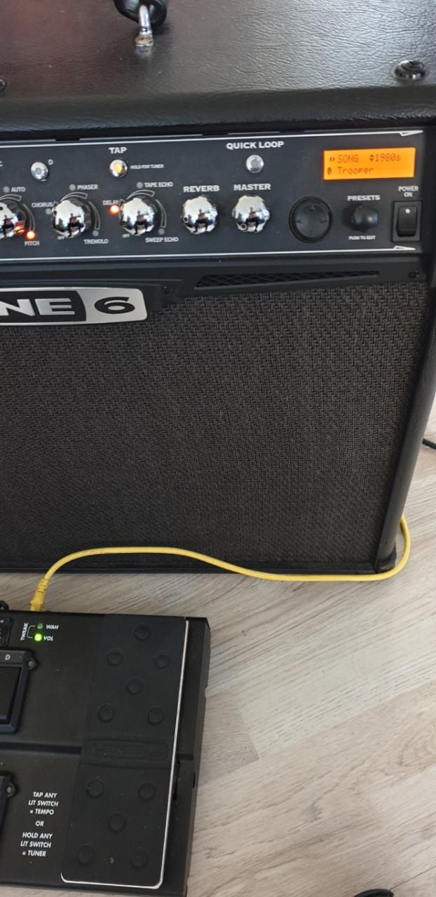 Gitaarversterker Line6 Spider 4/75 Watt met Floorboard