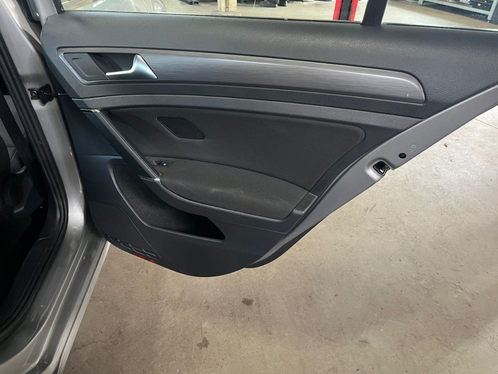 Volkswagen E-golf e-golf 136pk, virtual cockpit, apple carplay, navigatie