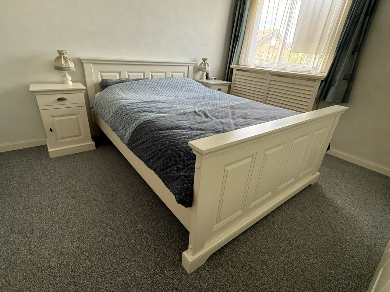 Te koop aangeboden: slaapkamer in landelijke stijl