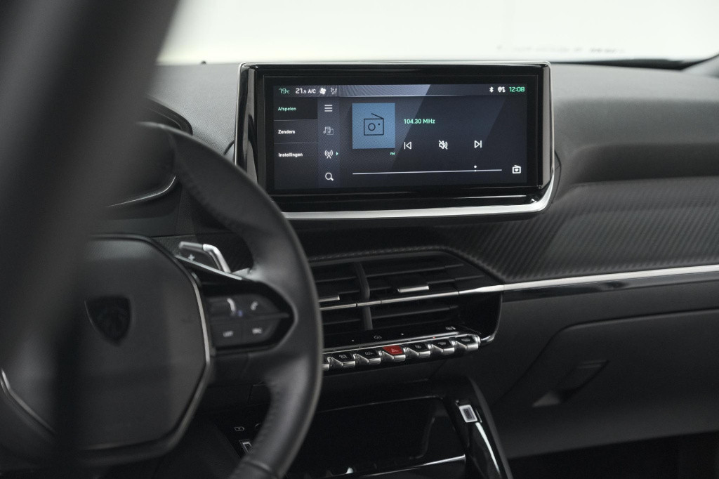 Peugeot 2008 puretech 130 eat8 allure | camera | navigatie | apple carplay 