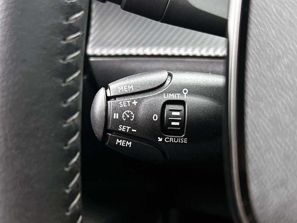 Peugeot 2008 100 pk allure pack | rijklaar | camera | navigatie | 3d icockp