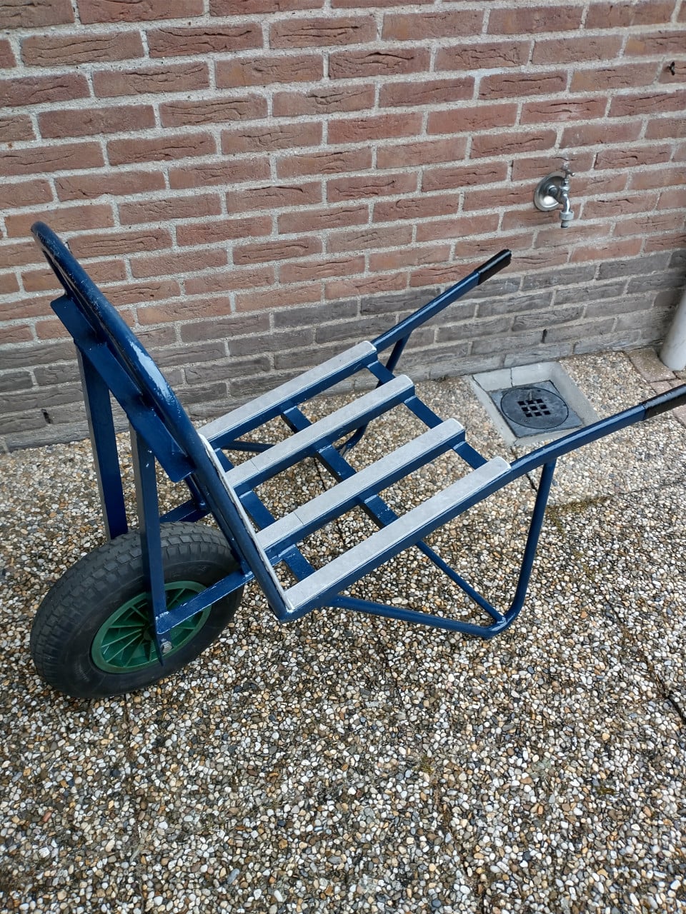 Steenkruiwagen, i.z.g.st.