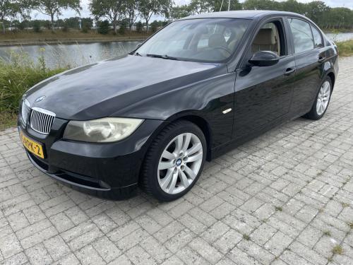 BMW 320i high executive 129000 km