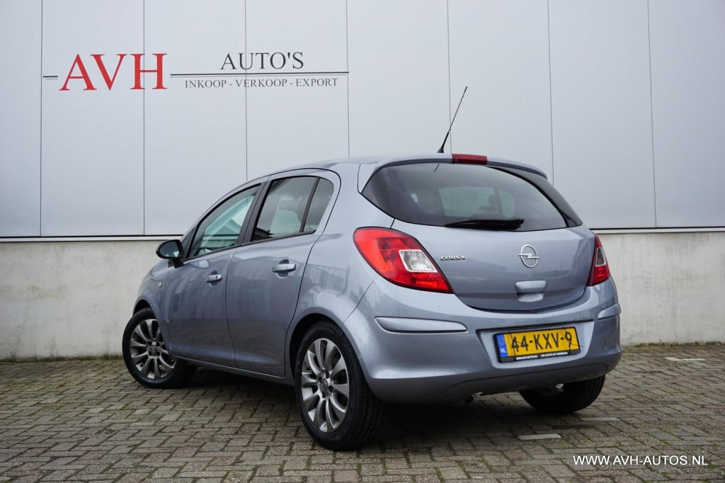 Opel Corsa 1.2-16v '111' edition