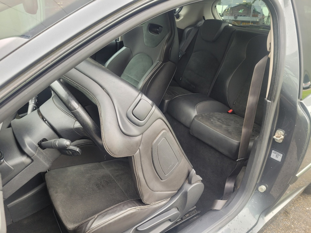 Peugeot 207 1.6-16v t rc