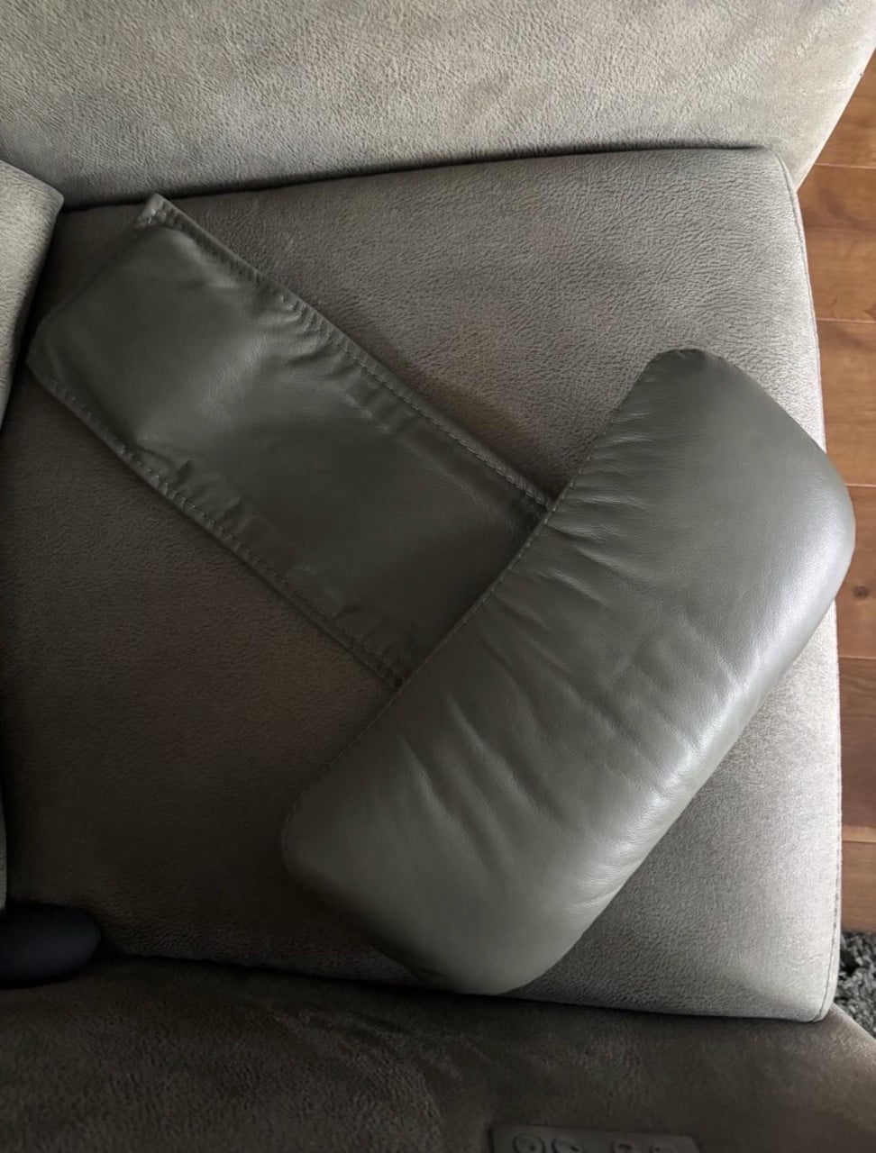 Te koop Prominent sta op fauteuil