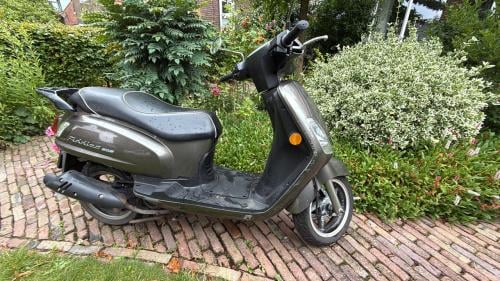 Sym Fiddle 2 scooter geel kenteken