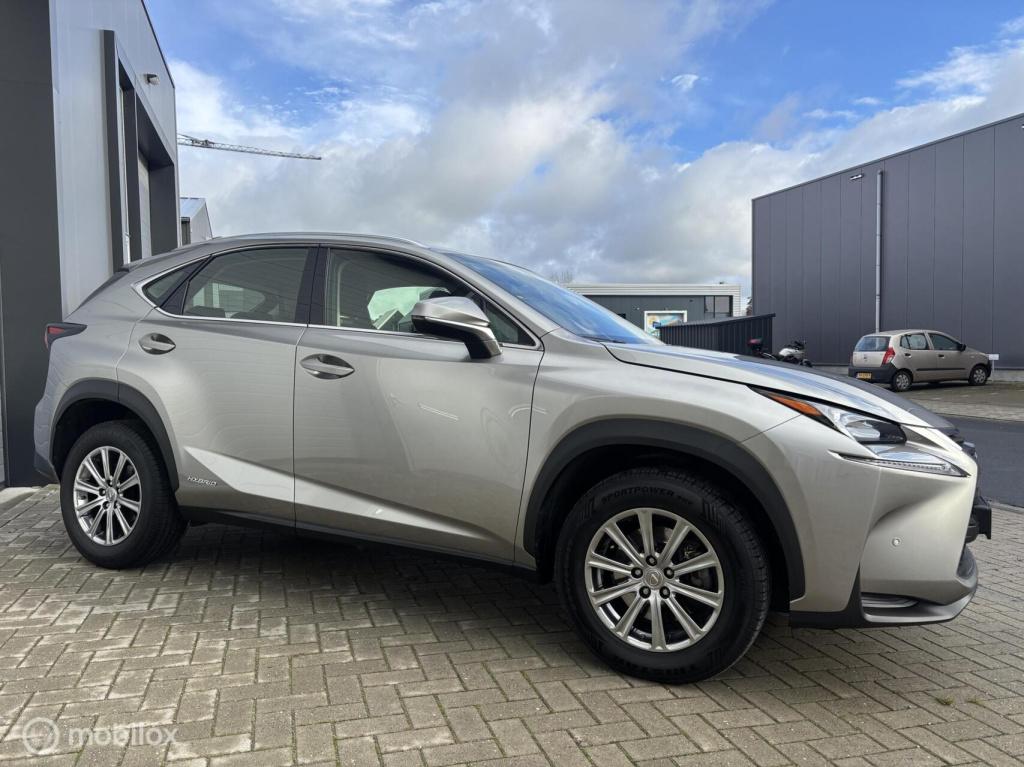 Lexus Nx 300h awd luxury line