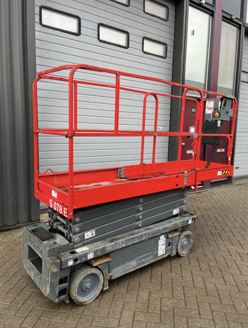 Te Huur Hoogwerker prijs: Vanaf 25,-