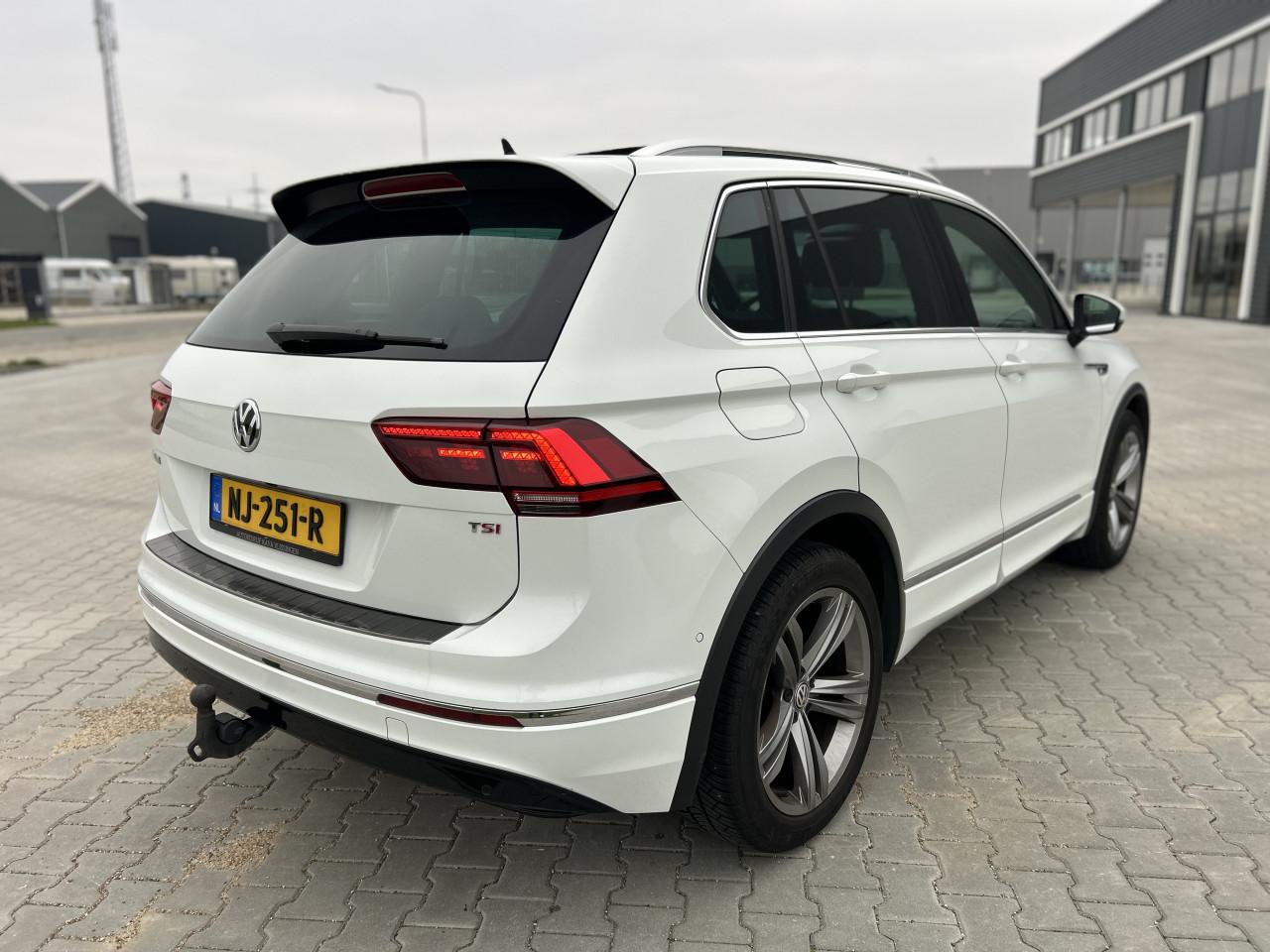 Volkswagen Tiguan 1.4 TSI ACT R-LINE|APK|STOELV|TREKH|PANO