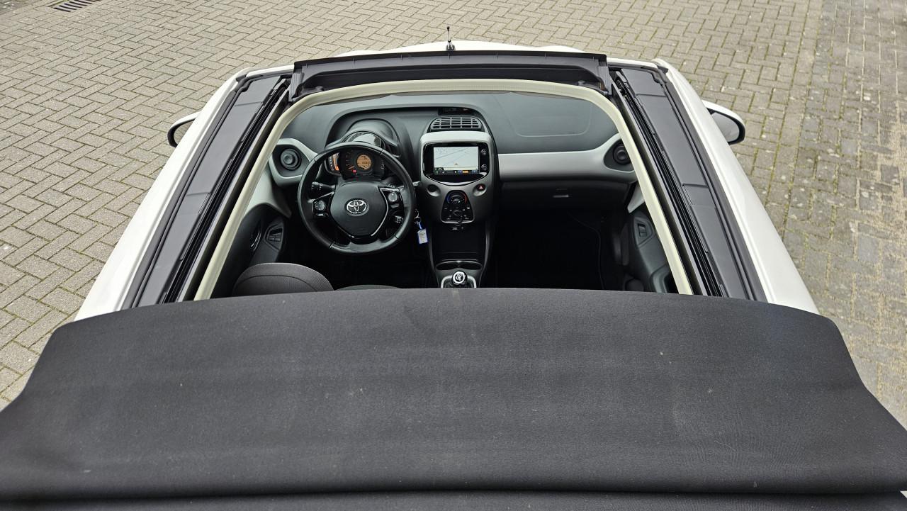 Prachtige 5drs. TOYOTA AYGO X-WAVE 1.0 CABRIO / NL AUTO / NAP / 80.865KM !!