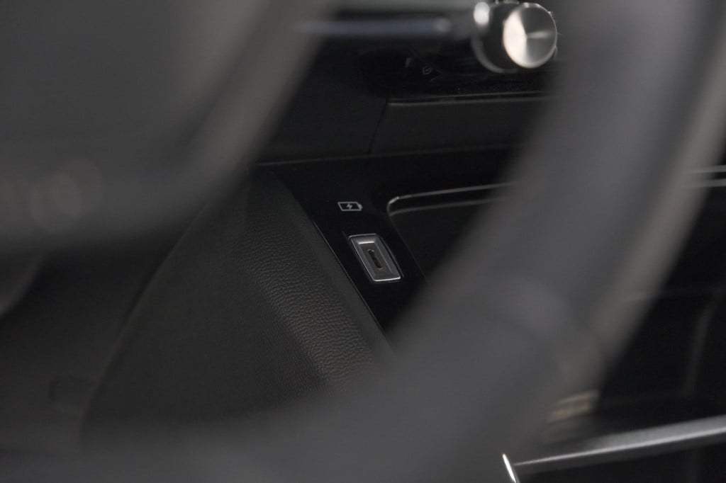 Peugeot 2008 puretech 130 eat8 active | parkeersensoren | navigatie | apple