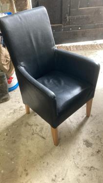 4 zwarte eetkamerstoelen