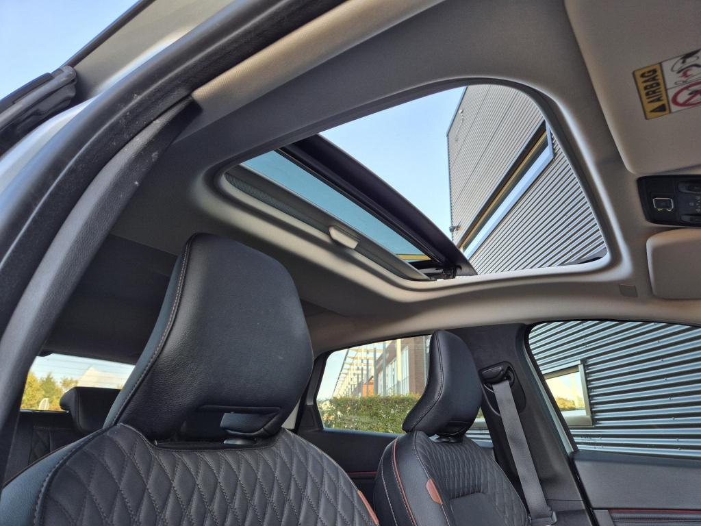Renault Captur 1.6 e-tech plug-in hybrid 160 initiale paris verkocht