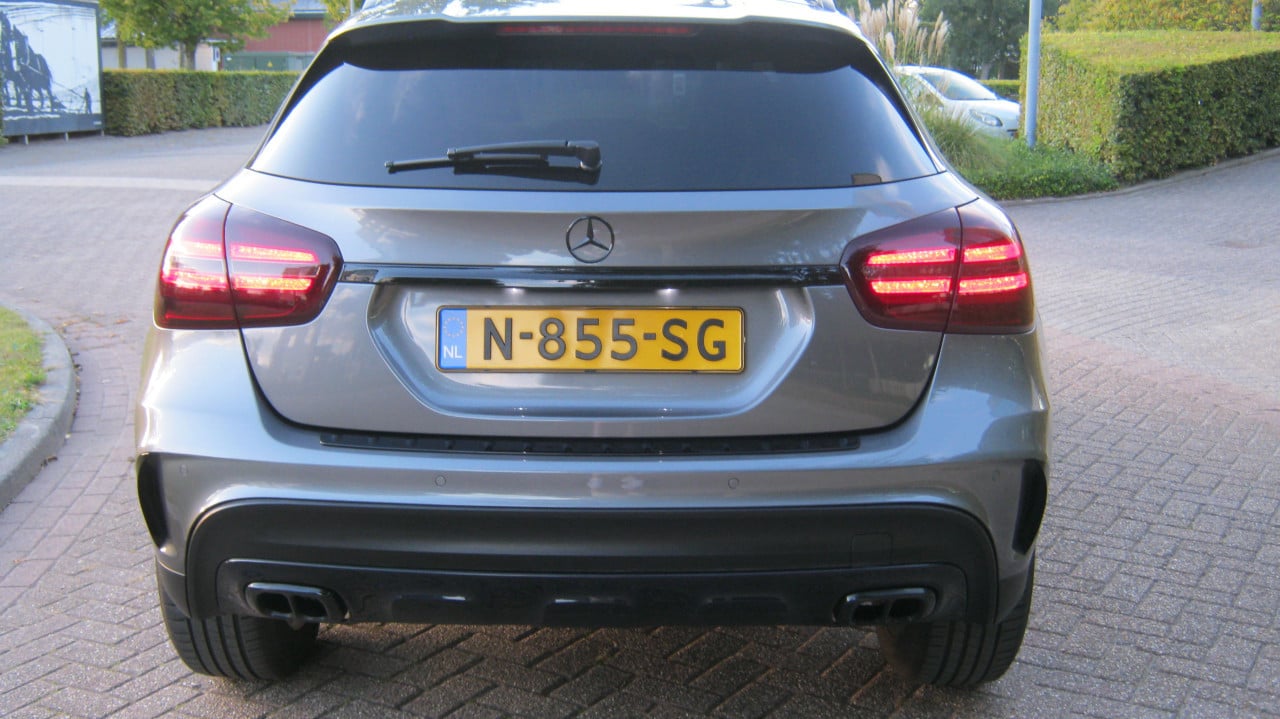 TE KOOP MERCEDES GLA 250  4MATIC MET WEINIG KM 27500 EURO