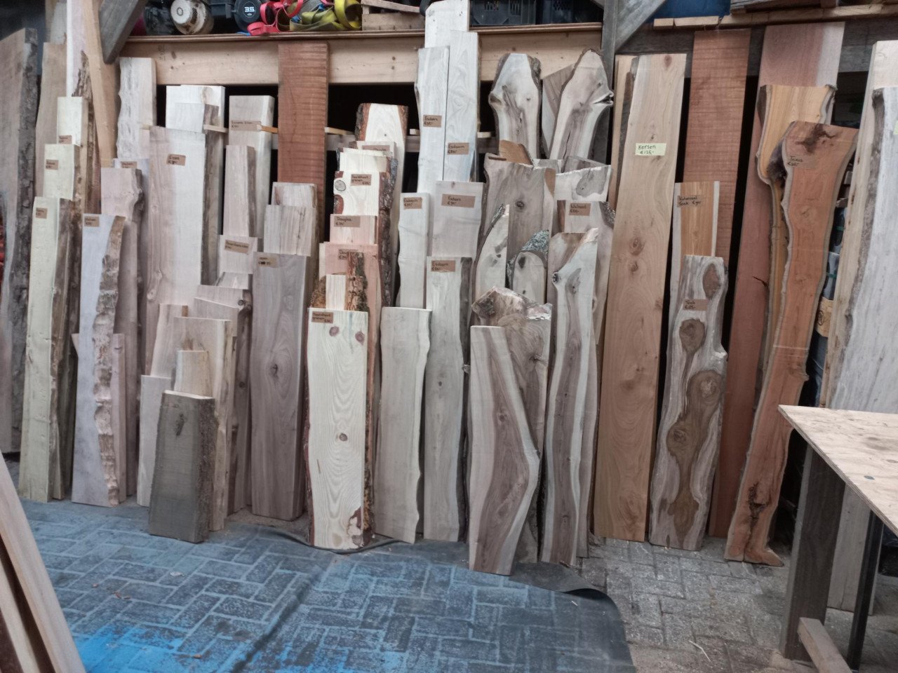 Boomstam wandplanken vensterbanken live edge