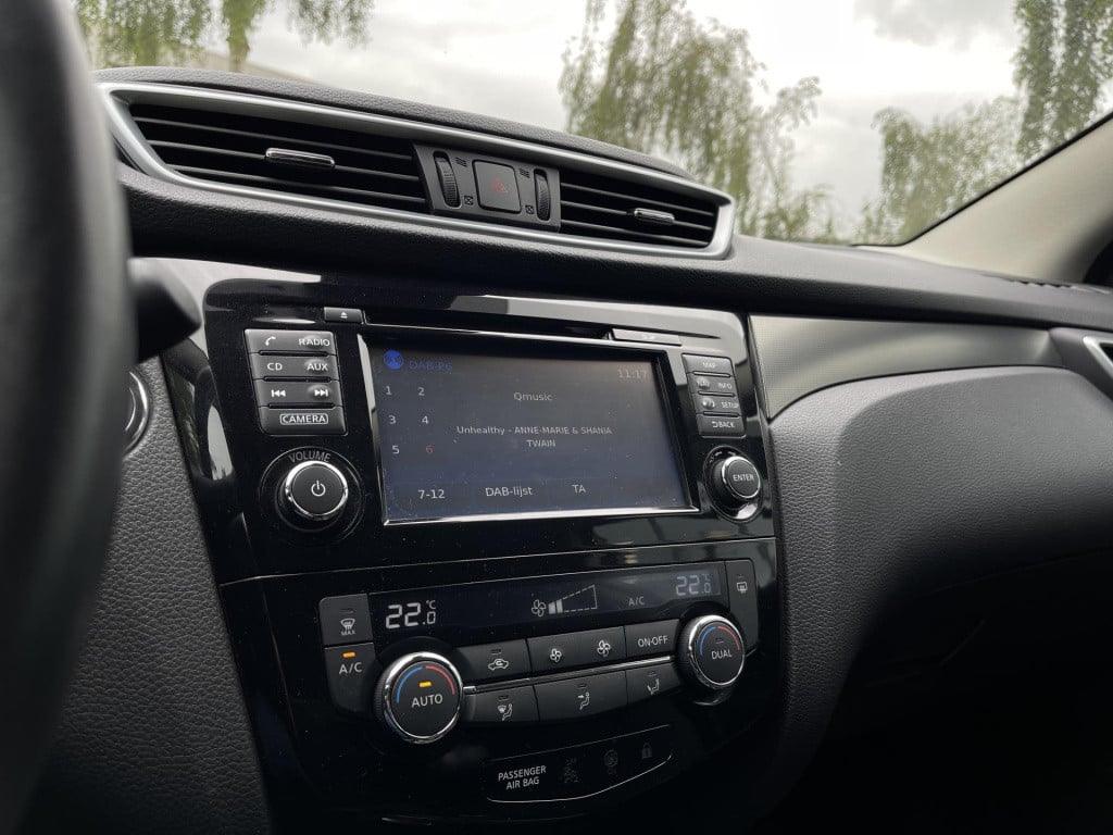 Nissan Qashqai 1.2 n-connecta design pack | trekhaak | panoramadak | naviga