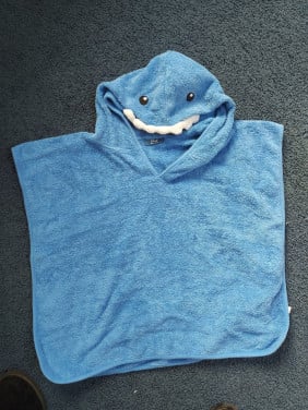 Leuke strandponcho kind / kinderponcho Haai