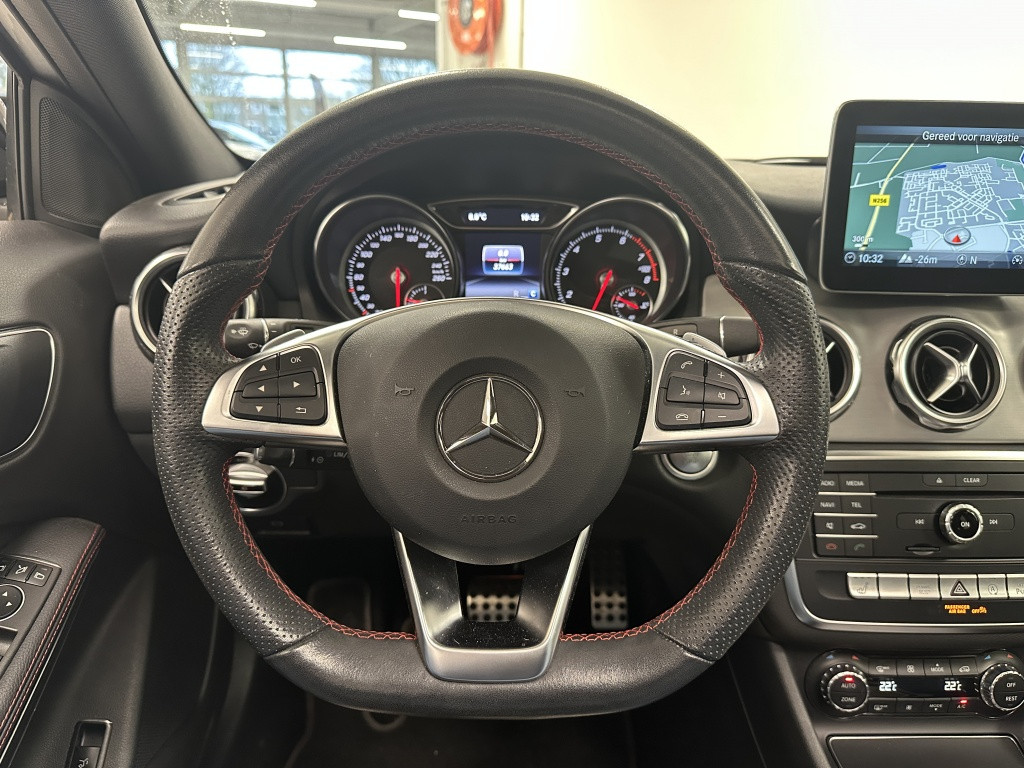 Mercedes-Benz Gla-klasse 180 amg night ed. | panoramadak | keyless-go | 19'