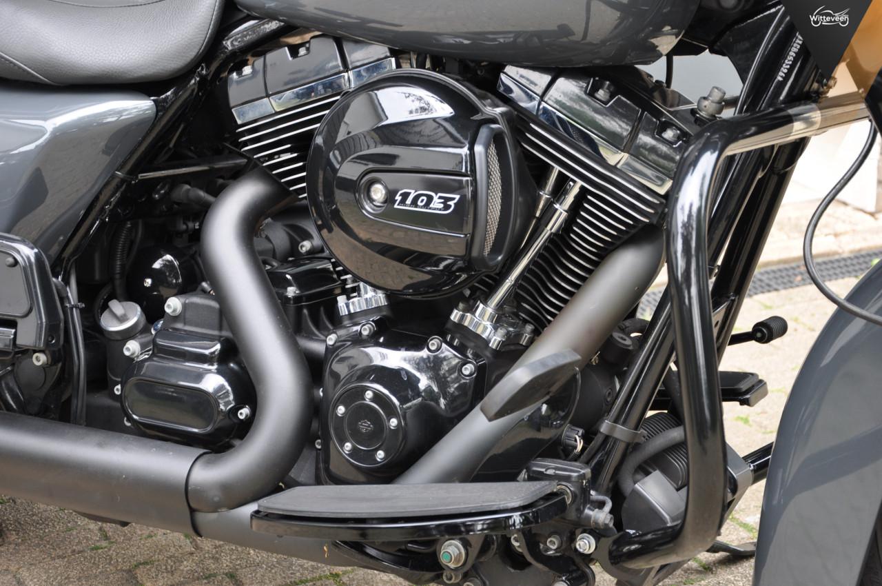 Harley-Davidson Street Glide 103