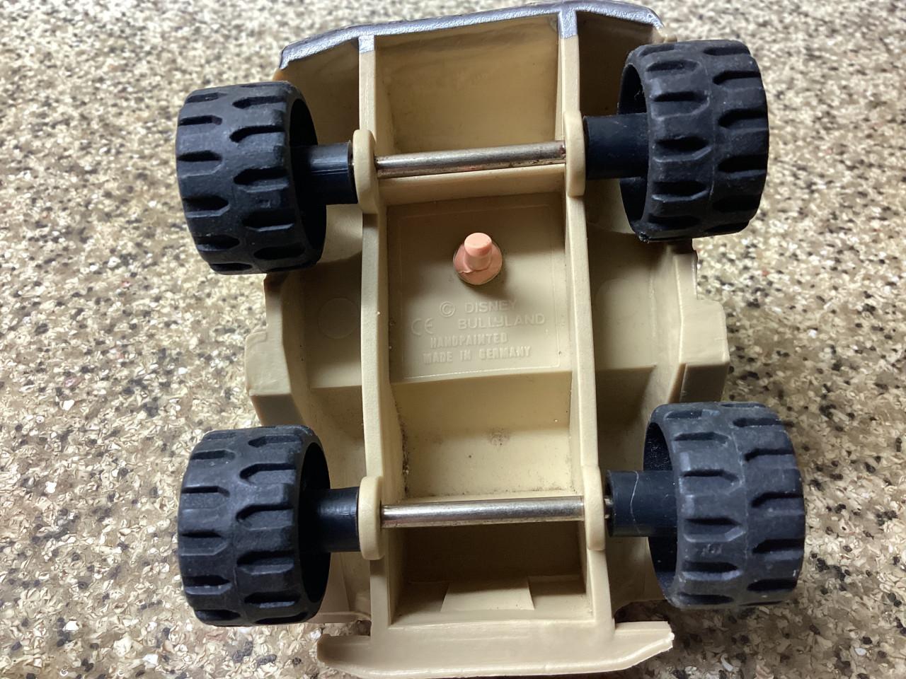 Mickey Mouse op Safari.     Bullyland.     Handpainted.