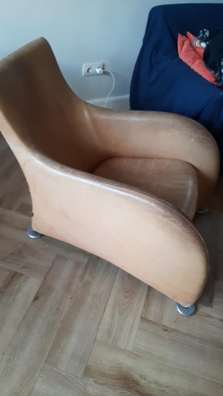 2 mooie barkrukken en een designstoel