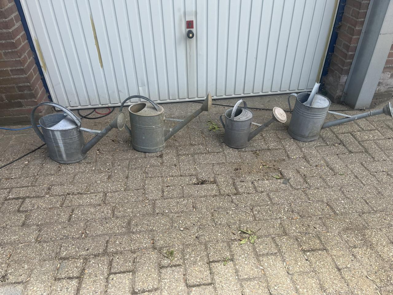 6 Gieters metaal verzinkt