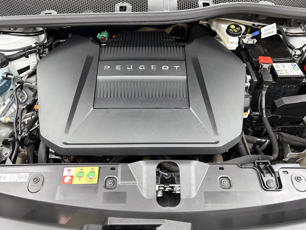 Peugeot E-2008 ev gt pack 50 kwh | rijklaar | trekhaak | panorama dak | sto