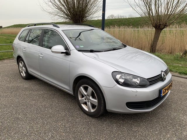 Volkswagen Golf 1.2 tsi - v e r k o c h t